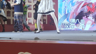 利威尔，35岁，在跳宅舞