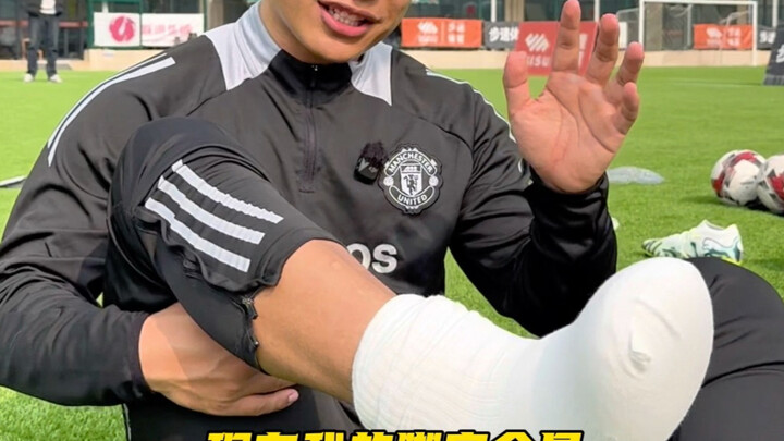 Pakai 40 pasang kaos kaki lalu jadi kaki Eggman buat tendang bola?!