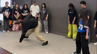 【ครูสอนเต้นบีบอยสตรีทแดนซ์และนักเรียน】