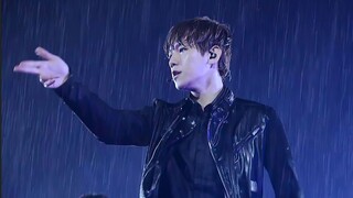 【4K LIVE】Grup yang kehujanan deras pasti akan meledak! EXO «MAMA» (141005)