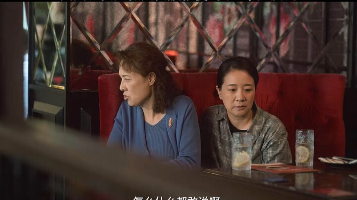The female lead’s mother makes her undergo repairs, but she fights back violently.