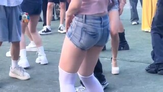 谁懂蜜腿配白袜的含金量