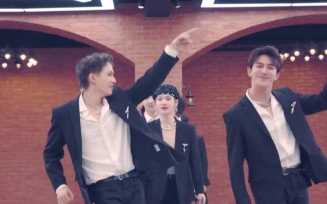 【رقصة تشين】إصدار تتابع الرقص لـ R1SE "عالم الآخر" | يا للسخافة! لماذا يرقص فريق الفتيان فجأة رقصة فر