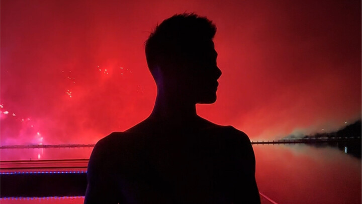 每天挥洒的汗水，就是为了换取舞台上的绽放