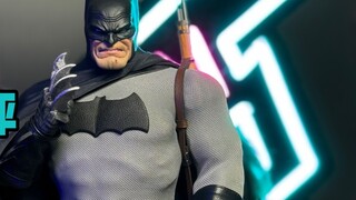 Versi komik SSR dari Batman The Dark Knight Mengembalikan 1/6 sosok prajurit