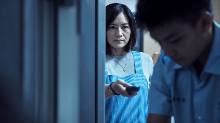 Mom's remote control lets her son play the game over and over again every day! How terrible is it to