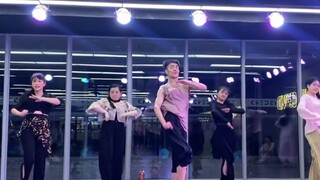 [Bai Xiaobai] Dancing alone is not as good as dancing with a group of people. "Save Me From Wasting 