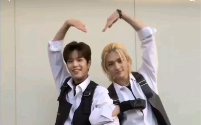 【Stray Kids】TikTok 202010 All In Challenge Dua Pemain Menyelamatkan Diri