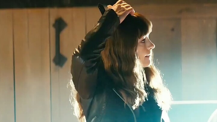 The girl suddenly discovered that she could control the beast!