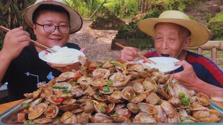 An Innovative Dish for Supper: Fried Clams with Lotus Roothot