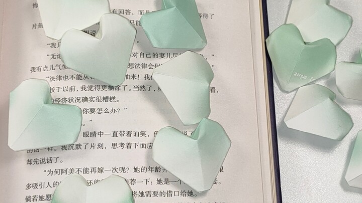 A three-dimensional heart that can be folded from just one sheet of paper is truly gorgeous.