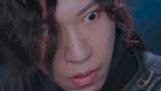 يبدو أن هذا الحارس الصغير بجانب تشاوفينغ قد اتخذ الجانب الخطأ، فهو يهاجم سيده كل يوم