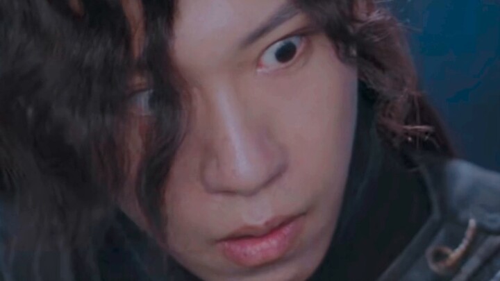 This little guard beside Chaofeng seems to have joined the wrong camp, slandering his master every d