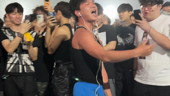 ฉันคิดว่าฉันตกหลุมรักไปแล้ว ＜3