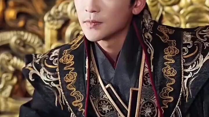 เสิ่นเฟิ่ง จักรพรรดิ์องค์ใหม่