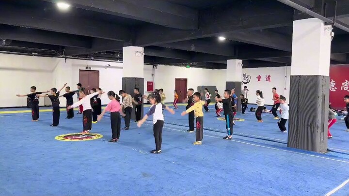 Quay lại tập luyện. Phát huy võ thuật Trung Hoa: Thiếu niên mạnh thì quốc gia mạnh; các thiếu niên v