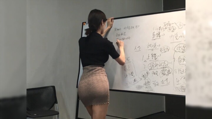【Shin Ji-yeon】Nhân vật truyện tranh Hàn Quốc, nữ hoàng vest chuyên nghiệp