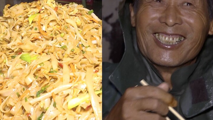 【Bos Antar 300 Porsi Nasi Goreng untuk Para Penjaga Tanggul】Makanan Malam yang Paling Menghangatkan 