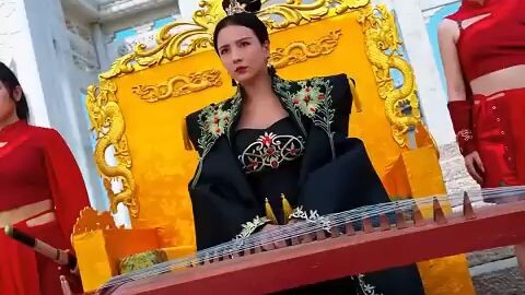 [เต็มเรื่อง]หนุ่มแย่งมือถูกทุบ แต่ได้ของวิเศษ ราชินีขอแต่งงานทันทันที