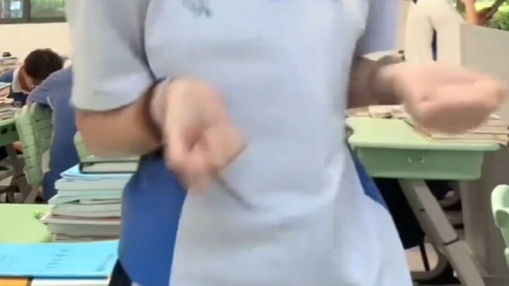 你能播放几遍，深圳校服捣蒜舞