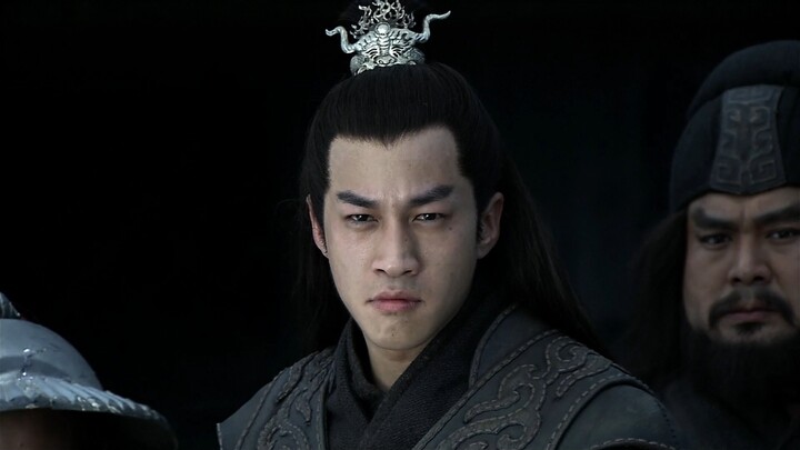 Nghĩa phụ là giả, Điêu Thuyền cũng là giả, nhưng màn bắn giáo trước cổng doanh thì là thật!