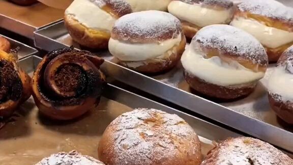London's many bakeriesis the best way to start ❤️