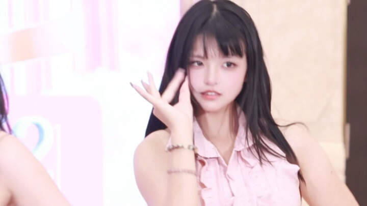 Càng mặc hồng càng đánh đau? shhh - Nụ hôn của sự sống phiên bản nữ hồng hào