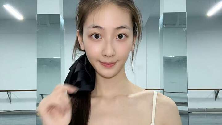 Bagiku, dunia ini hanyalah panggung sandiwara cinta dan keindahan; aku hanya akan menonton dari bali