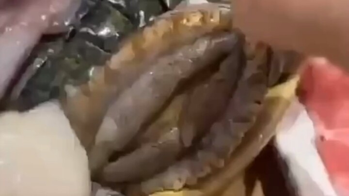 อะไรนะ? หอยเป๋าฮื้อสดกินได้เลยเหรอ?