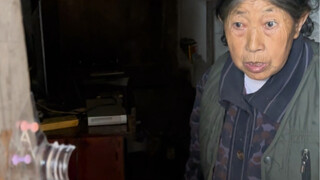 Today we installed a new lock at home, and Grandpa seems a bit unhappy. Does he think this lock isn'