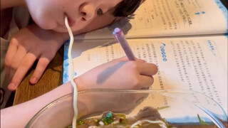 人类幼崽放假写作业belike！
