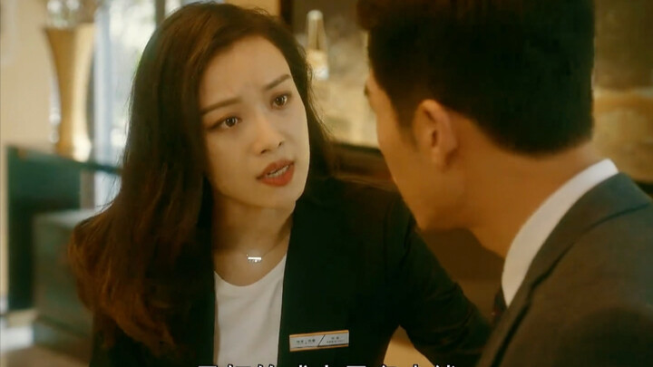 พนักงานขายสาวจัดการบ้านสองหลังด้วยวิสกี้เพียงขวดเดียว