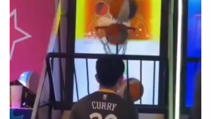 Stephen Curry makes an out-of-town appearance.
