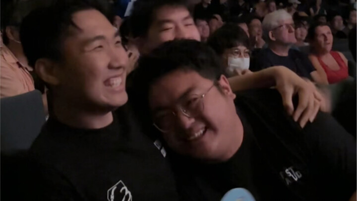 Cậu bé khiến đám đông la hét và Tổng thống Trần đập ngực và dậm chân, cậu bé đã giành được bảy chức 