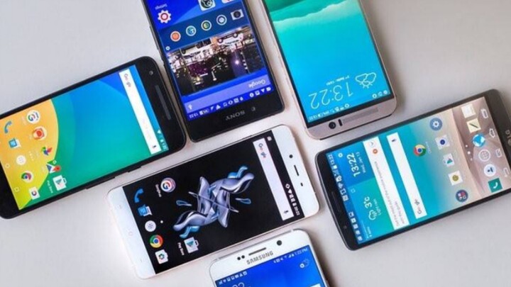 “Hợp thể” – chiếc điện thoại “rác” mạnh nhất đã ra đời! Quy tụ đủ các thương hiệu, xếp hàng bán mình