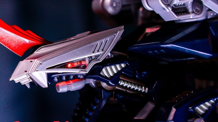 Knight's Sword! Equipped with a dragon body! The 30th anniversary of Domisos Robot Beast, the knight