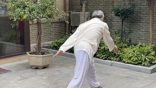 75岁老父亲练八部金刚功一百天了