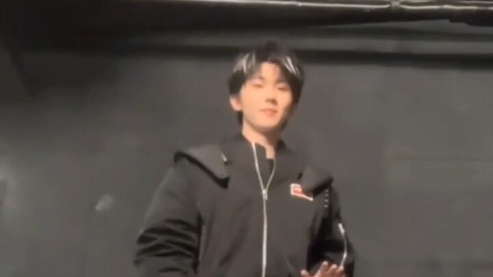 [Times Youth League] External Network Update | Seven-Person Version of "First Snow" Gesture Dance