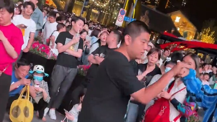 มาสัมผัสบรรยากาศถนนชุนซีเฉิงตูในวันแรงงานกันเถอะ! ฉันชอบบรรยากาศแบบนี้มาก สมกับเป็นเฉิงตูจริงๆ