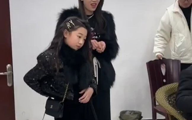 现在的小孩子都这么会穿搭了吗！！#萌娃 #萌娃 #萌娃