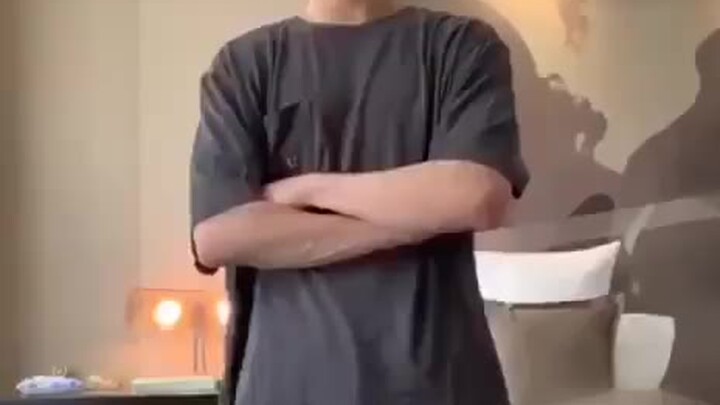 190610 Xiaoguo Lebih Dorong – “Bad Guy” yang Meledak dengan 10 Juta Tayangan di Twitter