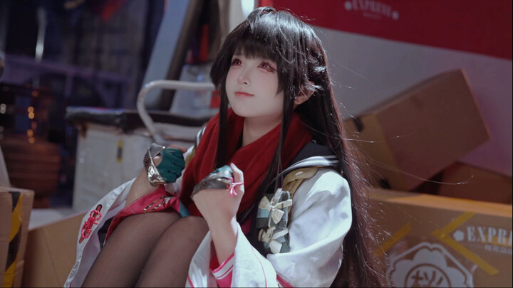 هل سبق لك أن رأيت ساعي بريد لطيف إلى هذا الحد؟