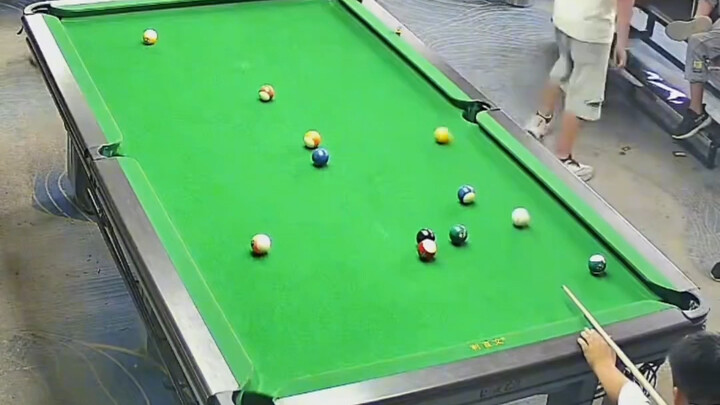 ถึงเวลาแสดงฝีมือจริงๆ แล้ว # คลิปวิดีโอเด็กเล่นบิลเลียดแบบถ่ายจริง...