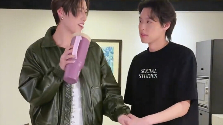 【Vietsub】Ôi, t-t-tôi sai rồi (đang đi bộ) chắc là đã yêu tôi rồi nhỉ 🤭