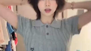 Direkam saat baru masuk kuliah tahun pertama, rambut pendek dan pinggang langsingnya benar-benar lua