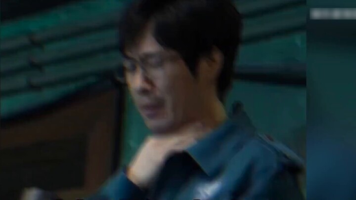 Lone Moon: May mắn thay nước đã chảy vào bụng tôi, nếu không thì tôi đã mất việc rồi.