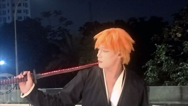 Shinigami daiko Ichigo Kurosaki on duty, join the coswalk competition