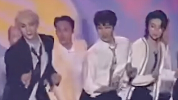 【Semua Wonwoo X Wang Yaoqing】Gerakan kiri&kanan mereka benar‑benar mirip dengan Wang Yaoqing hahaha 