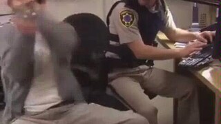 当你成功解开了手铐......