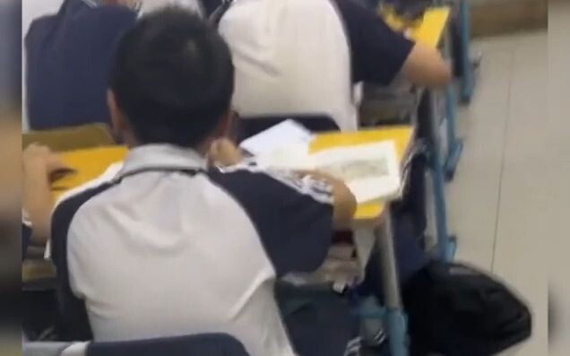 Sudut Pandang Guru Wali Kelas - Sudah nonton sampai 5 menit, saya kira dia lagi hafal materi pelajar